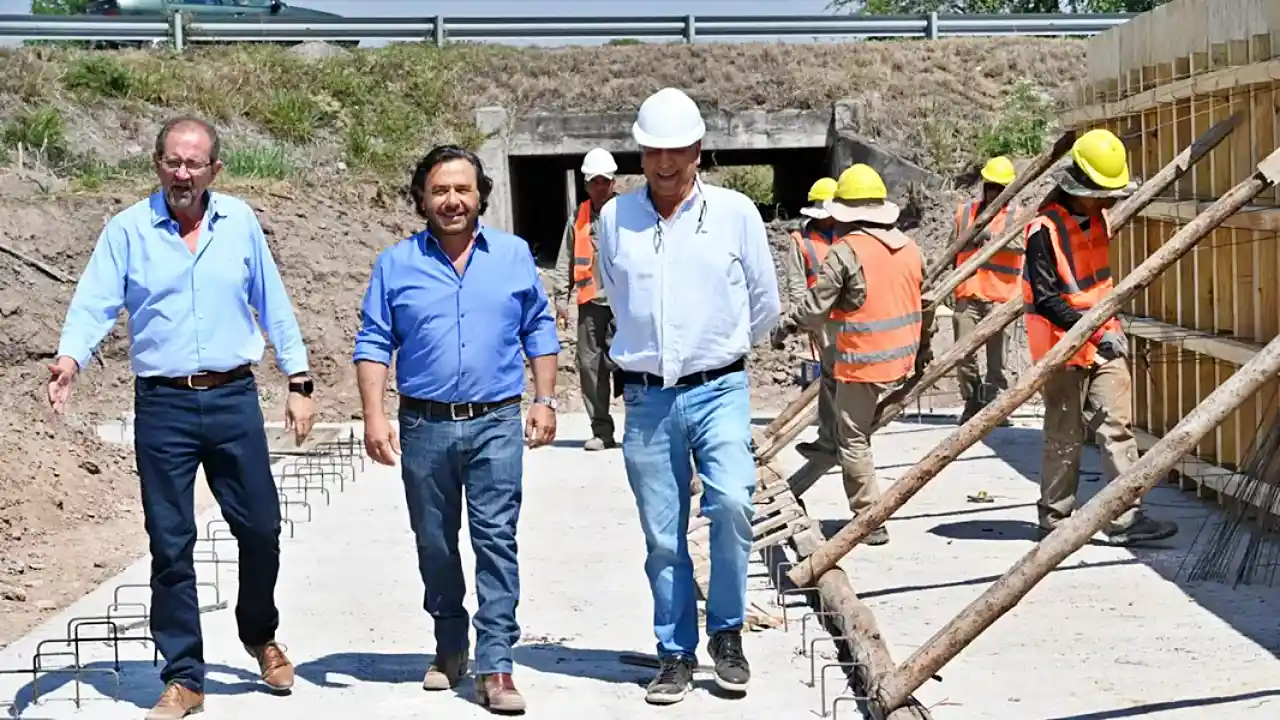 Sáenz visits the construction site of the future Valle de Lerma Highway
