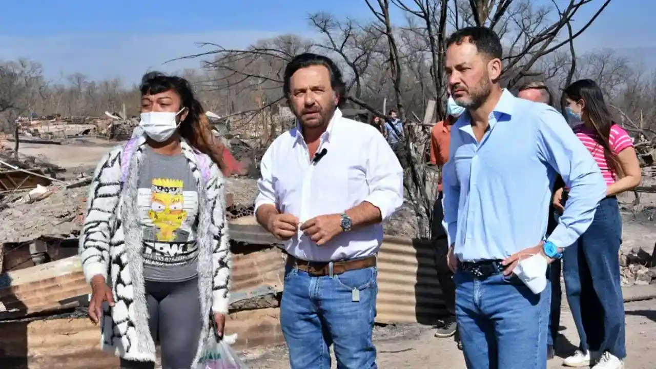 Sáenz and Durand Provide Aid to Families Affected by Fire in Barrio 20 de Junio